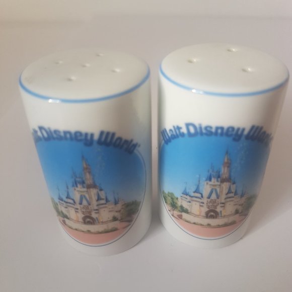 Vintage Walt Disney World Salt and Pepper Shakers with Cinderella’s Castle Japan - Picture 11 of 11